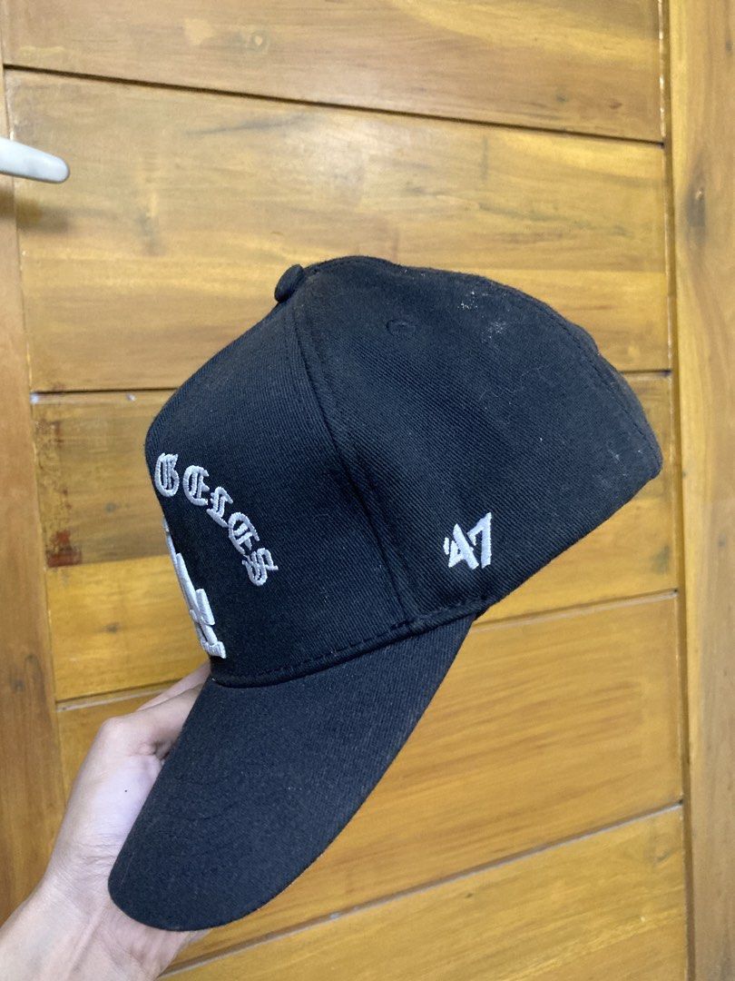 ₱10 + Shipping Fee (Category: Caps & Hats) located in Batangas. Submitted by declutteringvon (Listing ID 1460006123, Image 2). Description: - Black 47 Brand cap - Features embroidered LA Dodgers logo on front - 'Los Angeles' text above logo - '47' logo on the side - Adjustable strap at the back - Ideal for Los Angeles Dodgers fans.