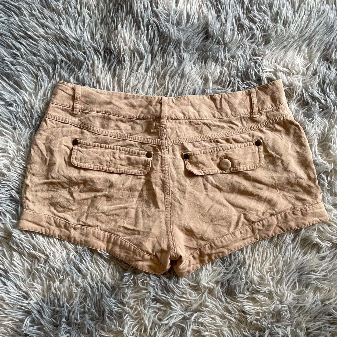 2b BEBE Beige Shorts ✨ (Category: Shorts) located in Pamplona. Submitted by baddiefinds (Listing ID 1459921611, Image 2). Description: ALL OPEN FOR BIDDING 2b BEBE Beige Shorts ✨ - Branded Original 2b Bebe - casual line of Bebe Clean Girl / Preppy / Y2K Size: 29-30.