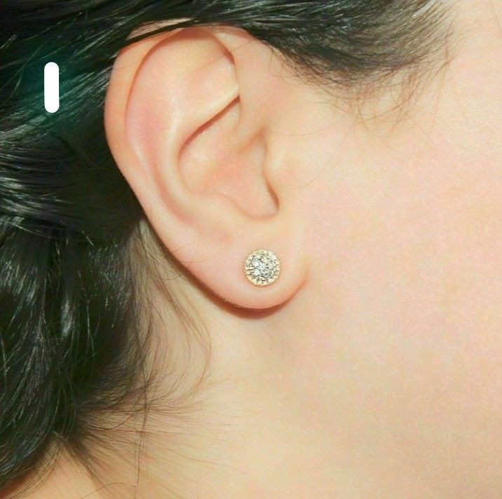 2ct round cut cvd Diamond cluster stud earrings 14kgold (Category: Earrings) located in Manila. Submitted by jewel808 (Listing ID 1460090760, Image 1). Description: 2ct round cut cvd Diamond cluster stud earrings 14kgold.