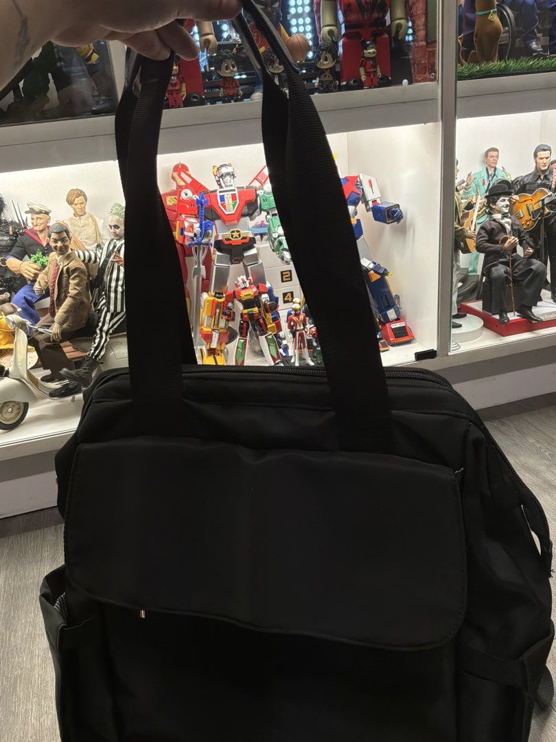 2-Way Laptop Bag (Unbranded, Multi-Compartments) (Category: Tote Bags) located in Marikina City. Submitted by glimmr.ph (Listing ID 1460003948, Image 3). Description: Used once. Leather is not cracked but with dents. Bought in Japan. Has up to 10 pockets: - Laptop compartment - Internal zipper pocket - 3 small pockets inside - Zip pocket outside - Clasp pocket outside - Secret pocket at the back - 2 side pockets for umbrellas or tumblers.