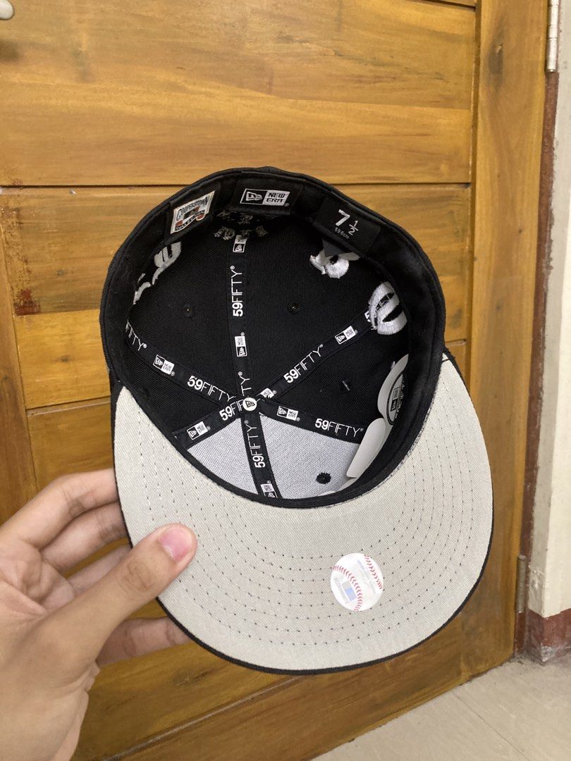 ₱199 + SF via JNT (Category: Caps & Hats) located in Batangas. Submitted by declutteringvon (Listing ID 1460005969, Image 3). Description: - Brand New Era 59FIFTY fitted cap - Color: Black - Front Logo: White 'LA' lettering - Collection: Cooperstown - Size: 7 1/2 (59.6cm) - Detail: Baseball embroidery on the side - Ideal for Los Angeles Dodgers fans.