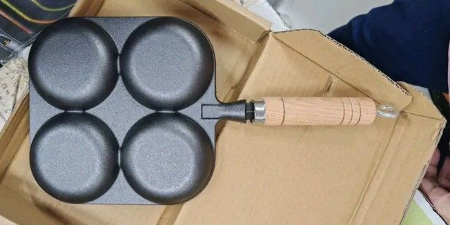 4 Holes Egg Pan (Category: Cookware & Accessories) located in Manila. Submitted by micoooy (Listing ID 1460024063, Image 2). Description: .