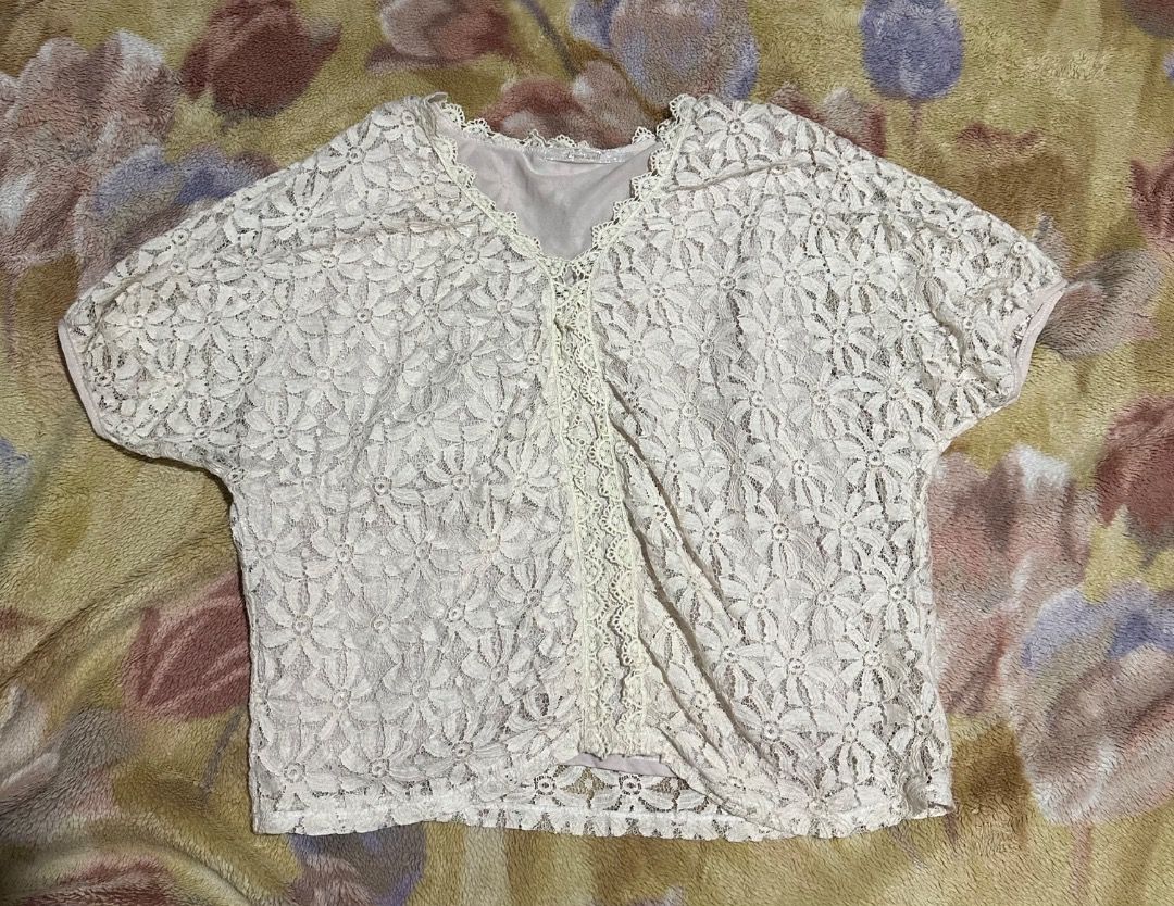 50 EACH Large-XL Blouse Tops (Category: Blouses) located in Bacoor. Submitted by ManekiNeko34 (Listing ID 1459977840, Image 3). Description: Take all three for 100 50 each .