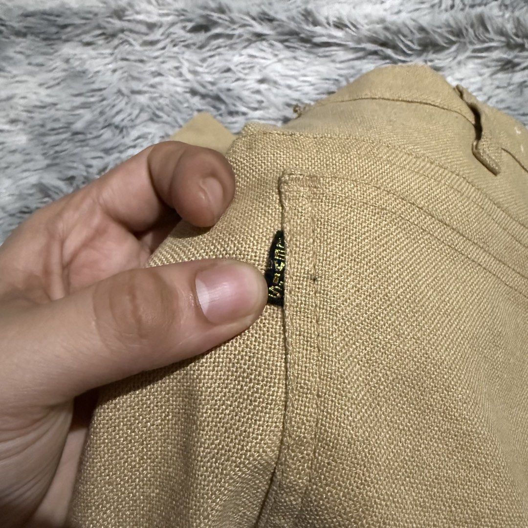 70s Levi’s Sta-Prest Bell Bottom Pants (Category: Jeans) located in Mandaluyong City. Submitted by iamkageki (Listing ID 1460067358, Image 3). Description: True vintage ‼️ Waist 32 Length 39 Leg opening 9 Issue: see last pic .