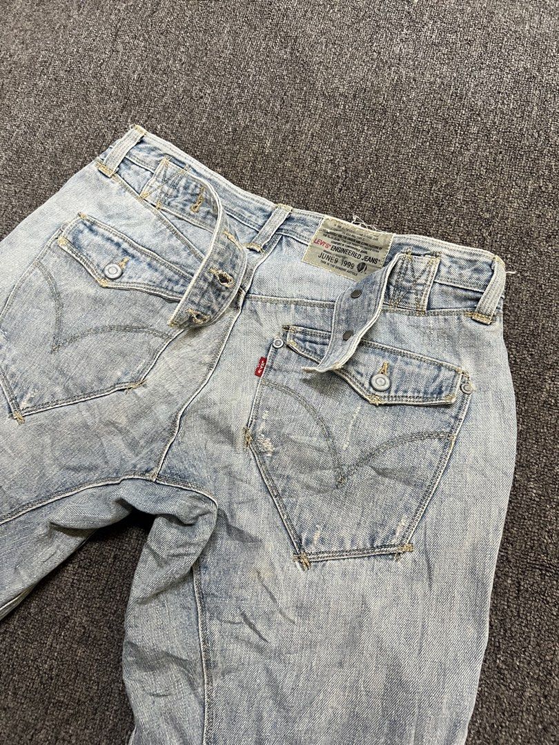 90’s Levis Engineered Buckle Belt Jean - Short (Category: Shorts) located in Cebu City. Submitted by beyond.curations (Listing ID 1459933273, Image 2). Description: 90’s Levis Engineered Buckle Belt Jean - Short W: 29 - 33 ( 32 on tag ) L : 21.