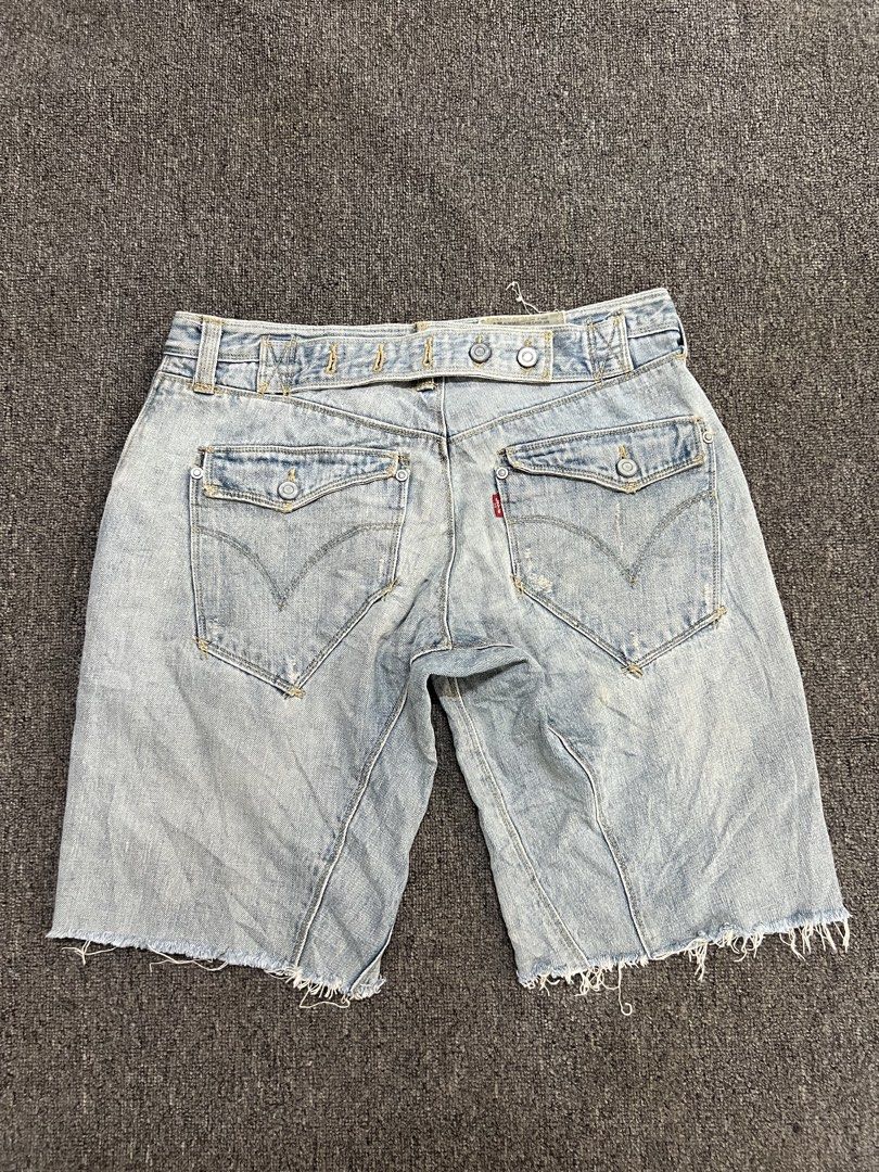 90’s Levis Engineered Buckle Belt Jean - Short (Category: Shorts) located in Cebu City. Submitted by beyond.curations (Listing ID 1459933273, Image 3). Description: 90’s Levis Engineered Buckle Belt Jean - Short W: 29 - 33 ( 32 on tag ) L : 21.