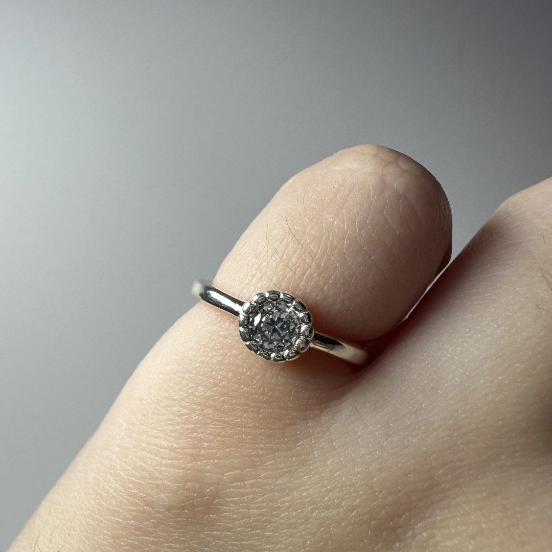 925 italy silver cute adjustable ring 1.4g (Category: Rings) located in Pakil. Submitted by primrosehearts (Listing ID 1460039069, Image 1). Description: authentic 925 italy silver with stamping hypoallergenic stones are untested! size: adjustable grams: 1.4g.