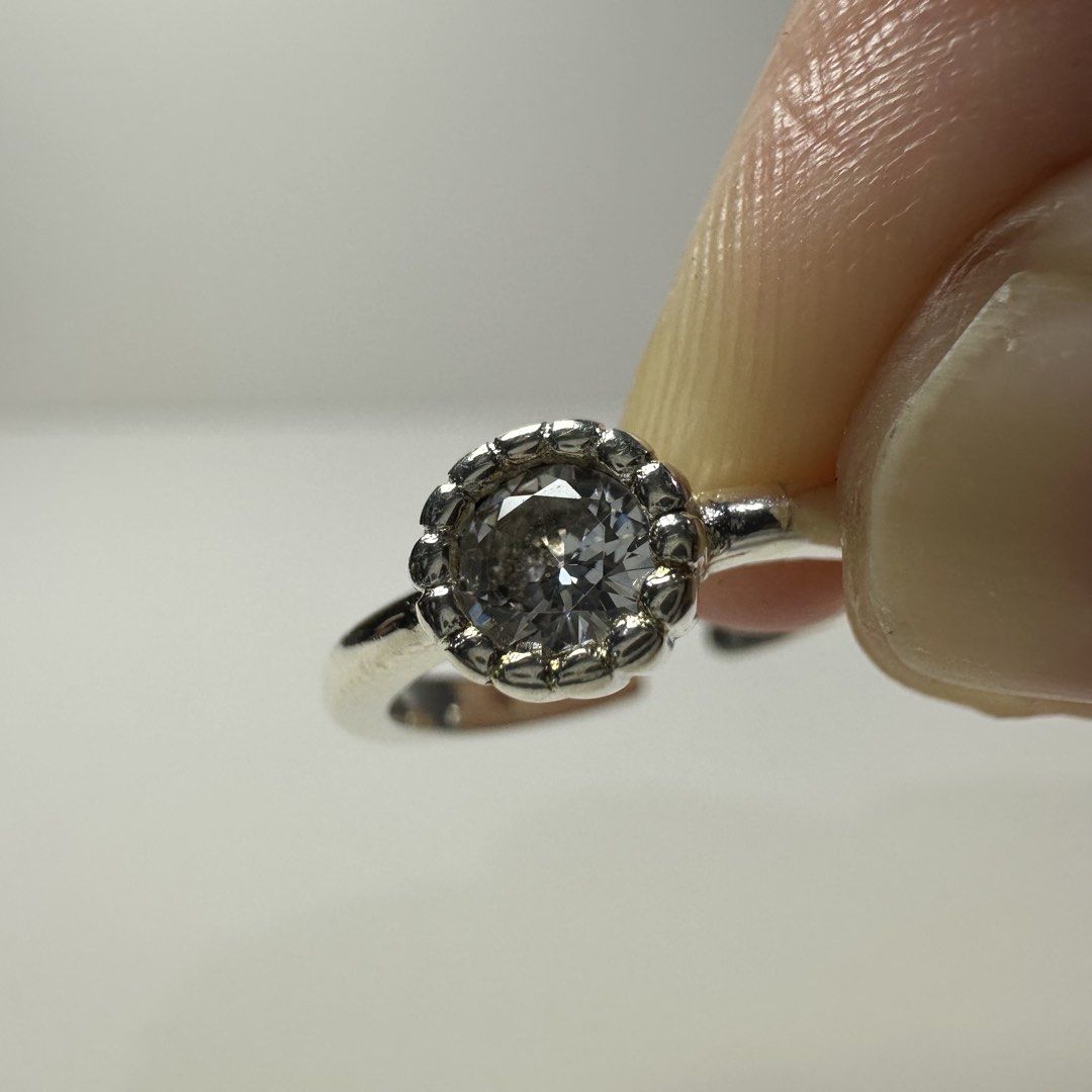 925 italy silver cute adjustable ring 1.4g (Category: Rings) located in Pakil. Submitted by primrosehearts (Listing ID 1460039069, Image 3). Description: authentic 925 italy silver with stamping hypoallergenic stones are untested! size: adjustable grams: 1.4g.