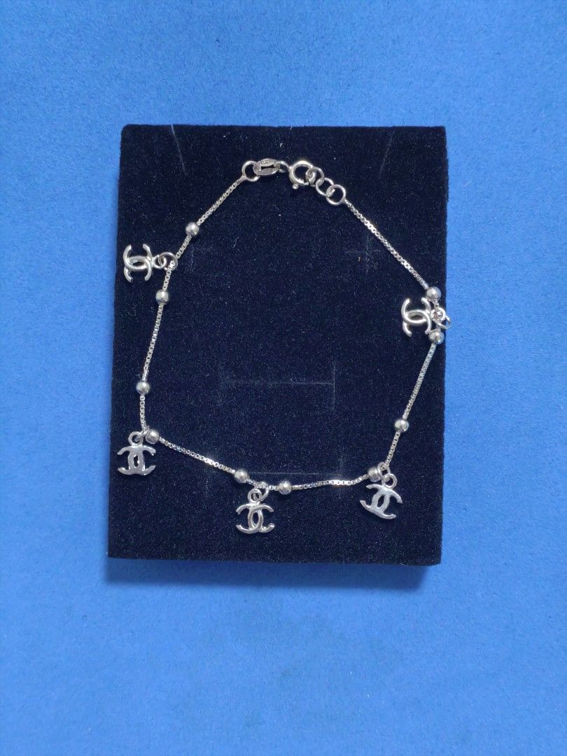 925 Silver Charm Bracelet (Category: Bracelets) located in Taguig. Submitted by jeannescarlet (Listing ID 1459987219, Image 1). Description: 925 Silver Charm Bracelet Length: 7 inches.