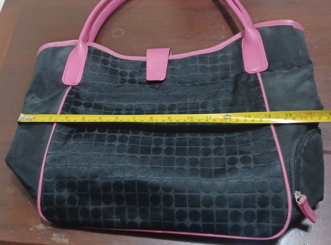 👜 3-Piece Bag Bundle — Versatile Styles for Every Occasion! (Category: Tote Bags) located in Quezon City. Submitted by wjmae (Listing ID 1459969428, Image 2). Description: All 3 in Great Condition — Perfect Mix of Casual, Work & Elegant! 🛍️ What You Get 🖤🩷 1. Black & Pink Tote Bag - Spacious everyday tote — black body with bold pink handles & trim ​ - Lightweight, durable fabric — ideal for work, school, or errands ​ - Open top design, easy a