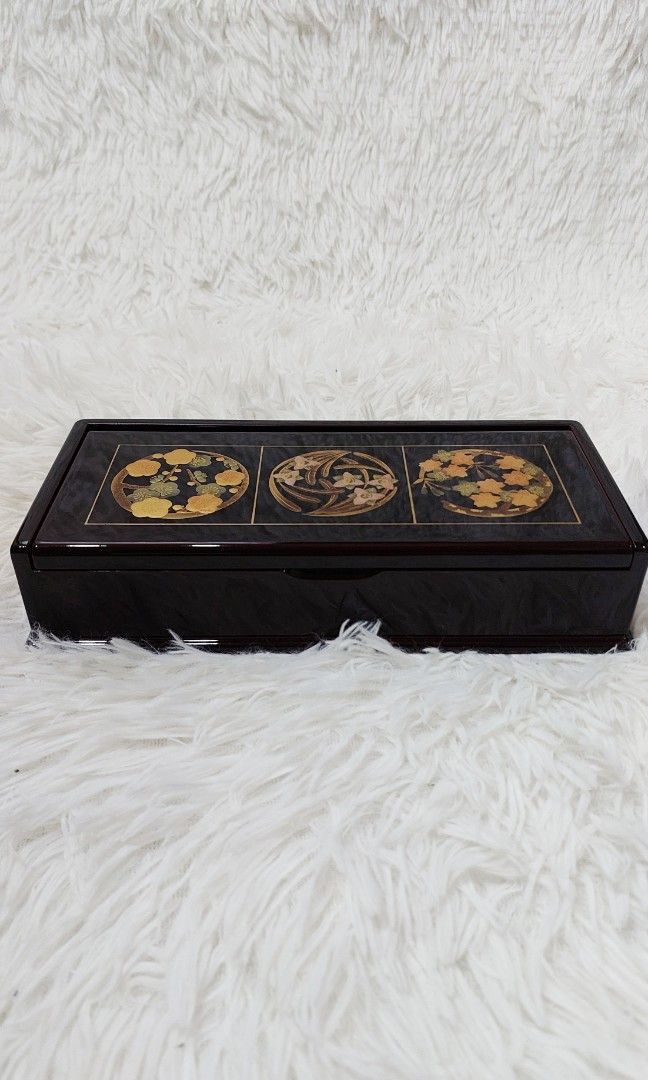 🌸 Japanese Lacquered Decorative Keepsake Box (Category: Accessory Holder, Box & Organizers) located in Binan City. Submitted by sakuratreasuresph (Listing ID 1459994252, Image 2). Description: 🌸 Japanese Lacquered Decorative Keepsake Box A beautiful statement piece with timeless Japanese-inspired artistry. ✨ 🖤 Glossy deep burgundy-black lacquer finish 🌼 Intricate gold floral artwork on the lid 🎎 Spacious lined interior for keeping precious t