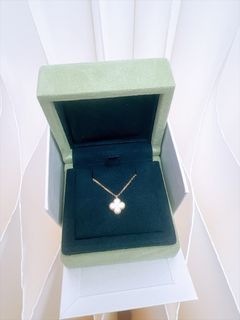 （分類：）位於 。 由 heras.luxury 提交（商品編號 1460017657，圖片 1）。簡介： 。