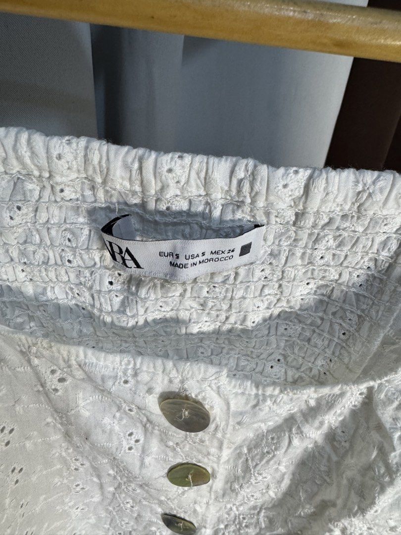 🤍 Zara White Top Small (Category: Blouses) located in Manila. Submitted by shentrendsph (Listing ID 1459952342, Image 3). Description: 🤍 Zara White Top ✨ ₱280 only 📌 Size Small 🤍 Pretty & easy to style 📦 Preloved — good condition Perfect for casual days DM to get it 💌.