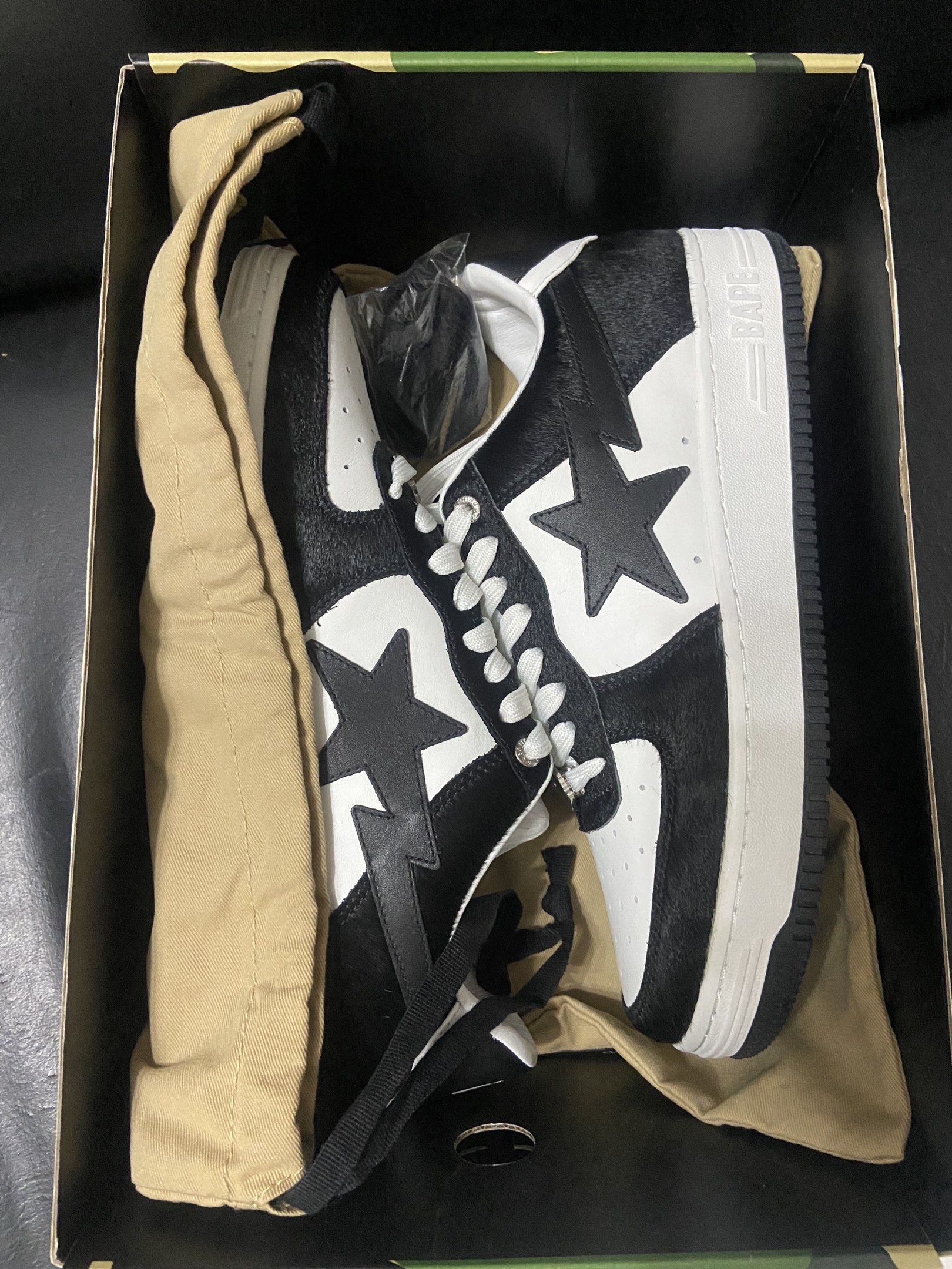 A Bathing Ape BAPE STA Black White Sneakers (Category: Sneakers) located in Pilar. Submitted by romeoabejo54125 (Listing ID 1459972364, Image 3). Description: - Classic BAPE STA sneakers in black and white. - Features the iconic BAPE star logo. - Comes with original box, dust bag, and extra laces. - Essential for any streetwear collection. - Don't miss this great pair!.