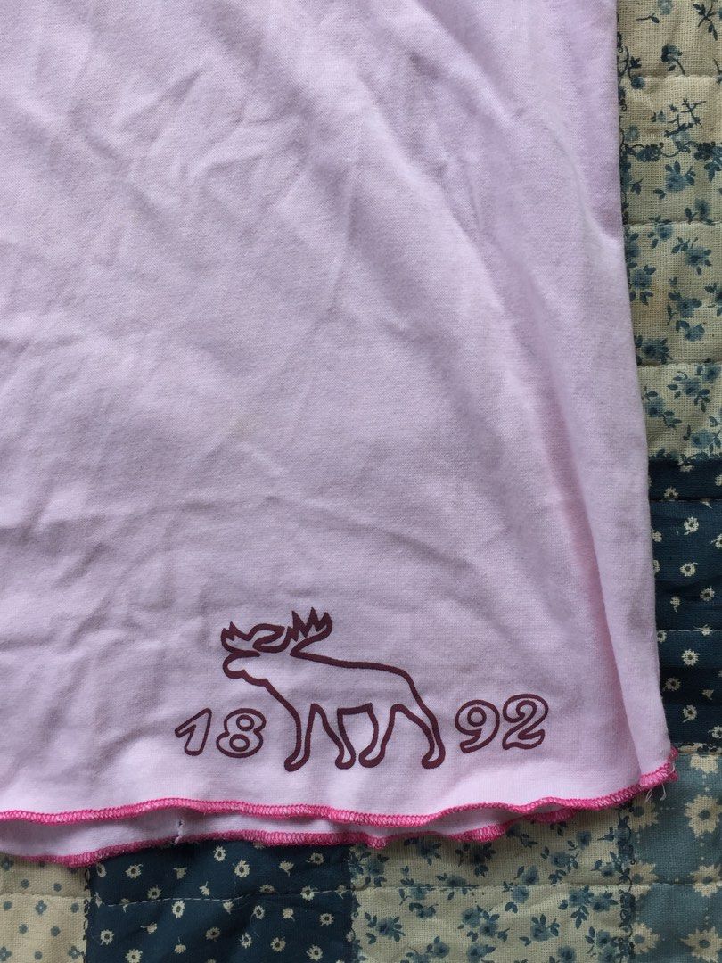 ABERCOMBIE pink shirt (Category: Shirts) located in Pili. Submitted by lagrisishi (Listing ID 1460000424, Image 2). Description: Dm got size and dimes.
