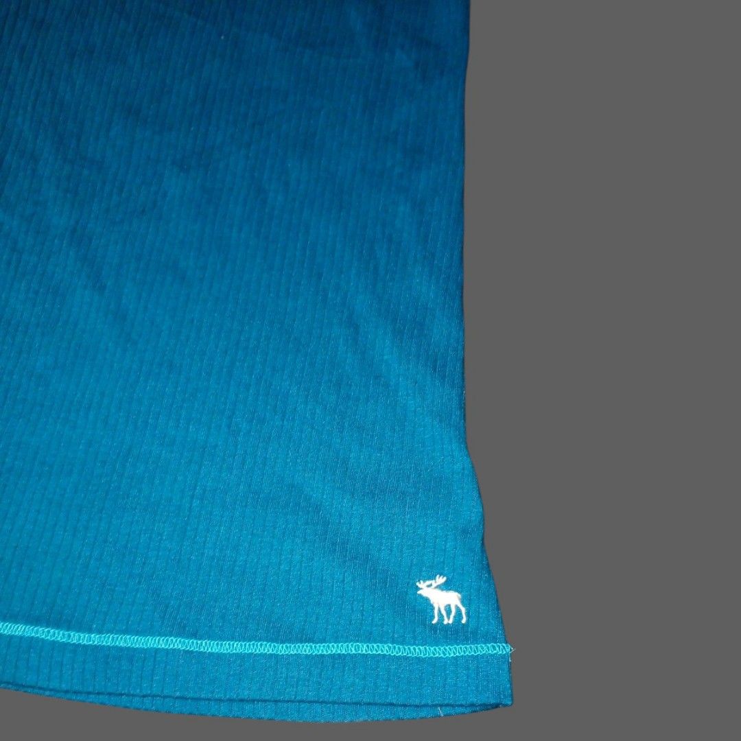 ABERCROMBIE (Category: Sleeveless) located in Alabel. Submitted by welben1991 (Listing ID 1460101993, Image 3). Description: ABERCROMBIE SMALL ON TAG EXCELLENT TO NEW CONDITION.