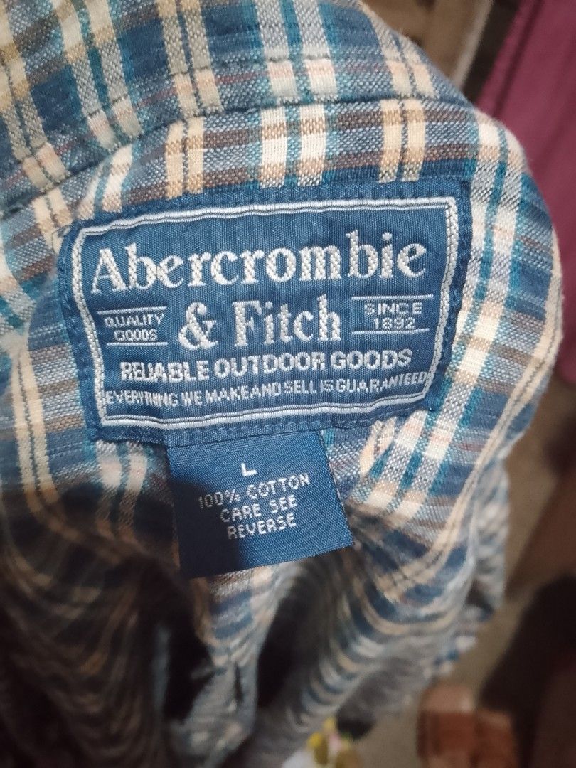 Abercrombie & Fitch Plaid Button-Up Shirt (Category: Tshirts & Polo Shirts ) located in Batangas. Submitted by sheenx.09 (Listing ID 1459923617, Image 2). Description: - L on tag (L to XL) - keri pa hanggang 2xl yan 😀 - Classic plaid short-sleeve shirt ✅ - Brand: Abercrombie & Fitch - Material: 100% Cotton ☺️ - Features: Chest pocket with embroidered logo - Fit: Relaxed, great for casual wear - Closure: Button-down front 😉 - laba lang yan mga m