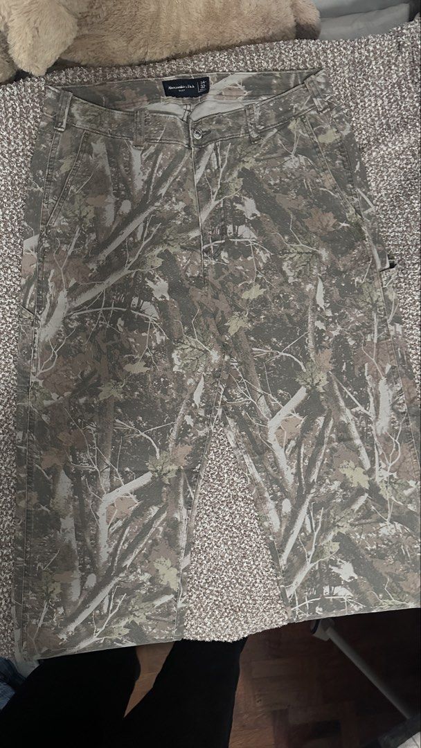 Abercrombie & Fitch Real tree Cargo Pants (Category: Jeans) located in Manila. Submitted by yuri0514 (Listing ID 1460061241, Image 1). Description: - Authentic Abercrombie & Fitch cargo pants - Multiple functional pockets for ample storage - Made from durable material for long-lasting wear - Ideal for outdoor adventures or everyday casual style - Size: 32x34.