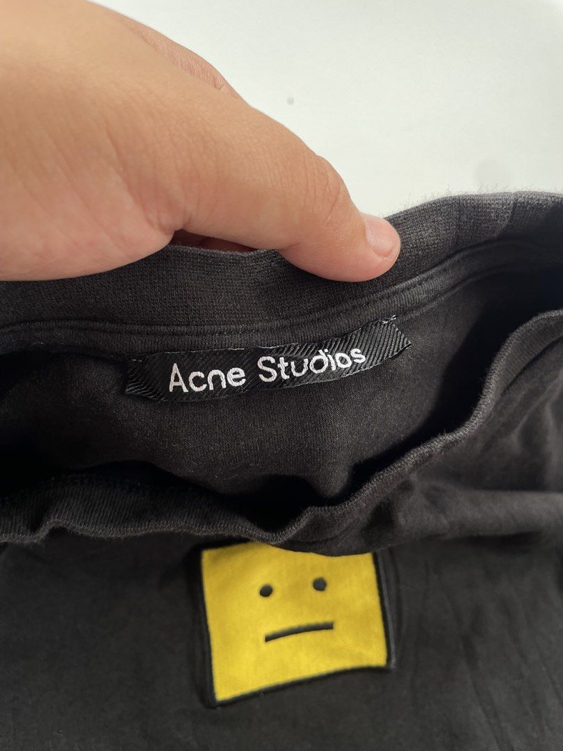 Acne studio exford evil face (Category: Tshirts & Polo Shirts ) located in General Mariano Alvarez. Submitted by savenlester (Listing ID 1459913868, Image 3). Description: Acne studio exford evil face ◾W - 21 ◾L - 26 ◾Good condition ◾Color rate 8.5/10 ◾No issue .