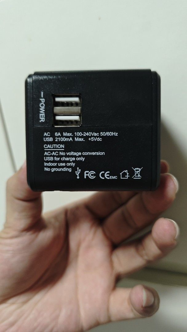 adaptor (Category: Cables & Adaptors) located in Singapore. Submitted by kelly214388 (Listing ID 1460023151, Image 2). Description: .