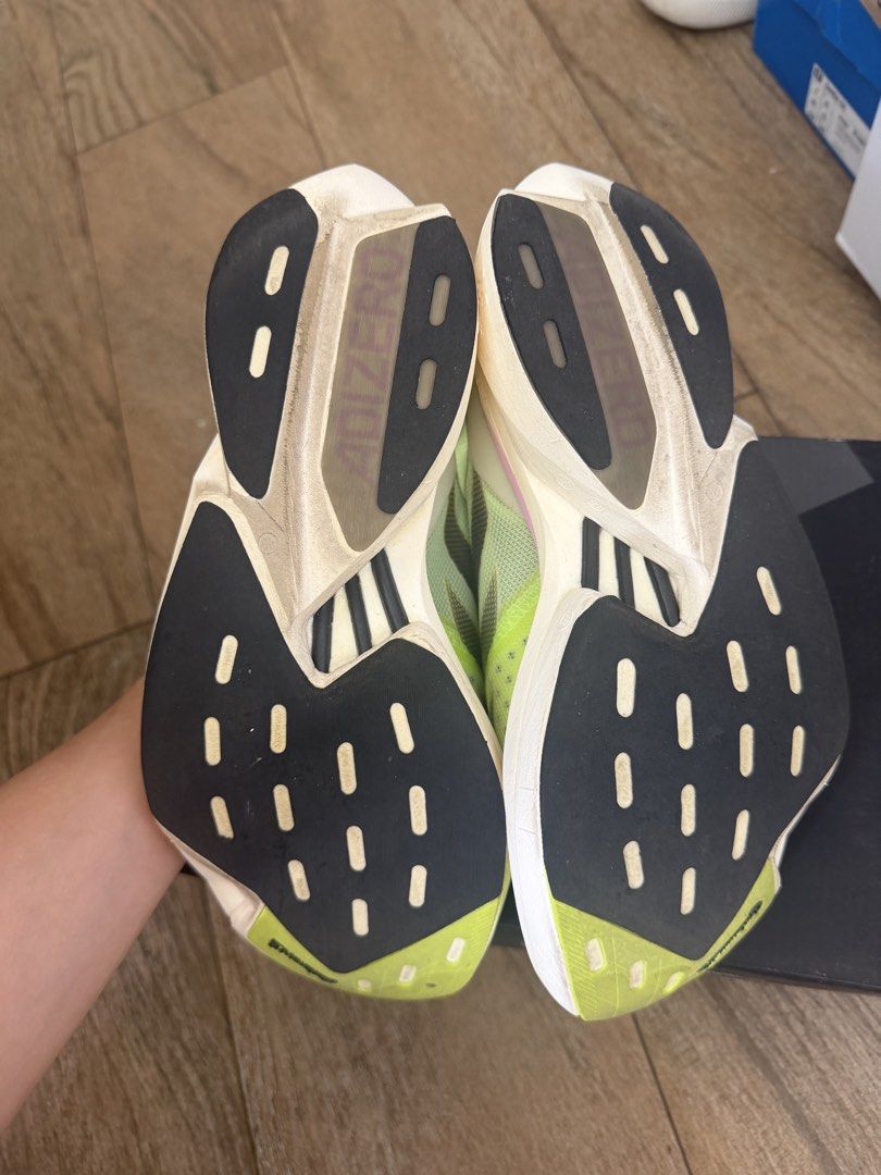 Adidas Adizero Adios Pro 3 跑鞋 （分類：波鞋）位於 Hong Kong。 由 staytrue999 提交（商品編號 1459923106，圖片 2）。簡介： 呢對係 Adidas Adizero Adios Pro 3 跑鞋。螢光黃色，好搶眼。鞋底有 ADIZERO 字樣。適合跑步比賽或者日常操練。。