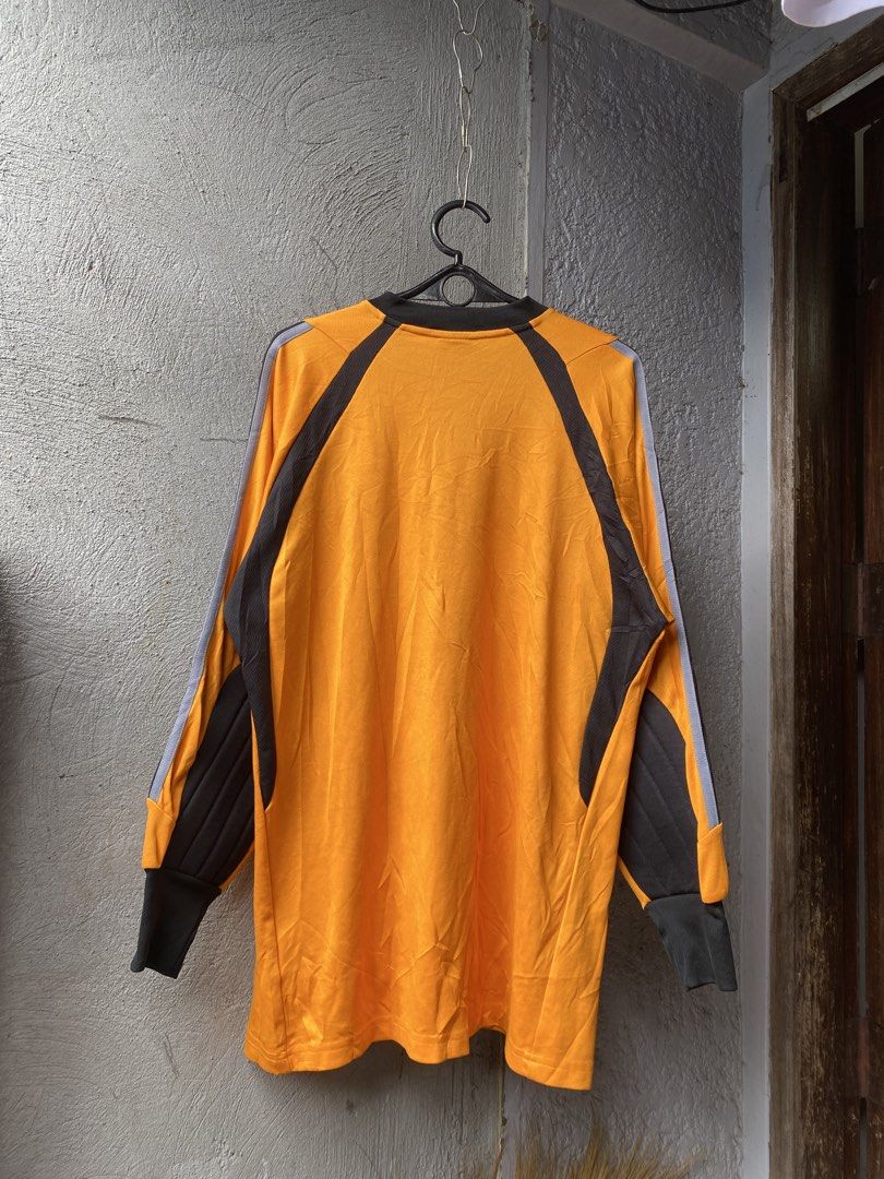 Adidas jersey (Category: Activewear) located in Las Pinas. Submitted by mark2k05 (Listing ID 1459943691, Image 2). Description: No issue.