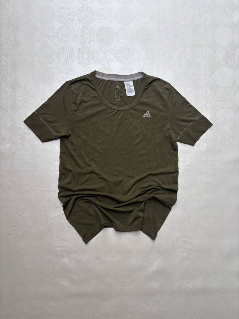 Adidas Men’s Athletic T-Shirt (Category: Tshirts & Polo Shirts ) located in Tacurong. Submitted by ukayutopia (Listing ID 1460042744, Image 1). Description: Adidas Men’s Athletic T-Shirt ‎ ‎Dimes: W19.5×L29 ‎Condition: Excellent ‎Color rate: 9/10 ‎Size on tag: Large ‎Issue: None.
