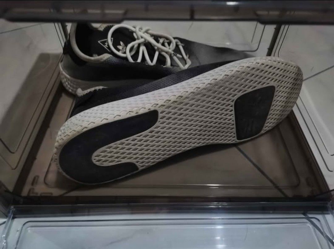 Adidas Pharrell Williams Tennis Hu (Category: Sneakers) located in Manila. Submitted by engr.pogi (Listing ID 1460103925, Image 3). Description: Size: US 10.