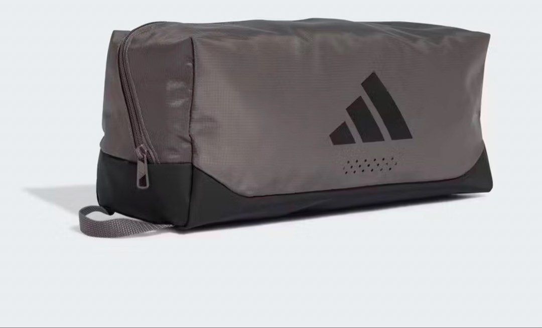 Adidas Shoe or hand Bag W/M (Category: Belt bags, Clutches and Pouches) located in Davao. Submitted by mydearest20 (Listing ID 1460086680, Image 1). Description: original and brandnew handbag shoebag rfs.maliit kasi ako di bagay pati sa shoes ko.