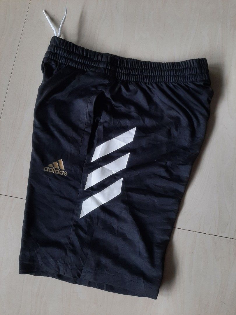 Adidas short (Category: Shorts) located in Himamaylan. Submitted by thriftsouth6108 (Listing ID 1460037293, Image 2). Description: Adi short Size: 26-29 (xs-small to adult) Length: 16.5 Excellent to new condition Nasa pic details small stain sa paint.