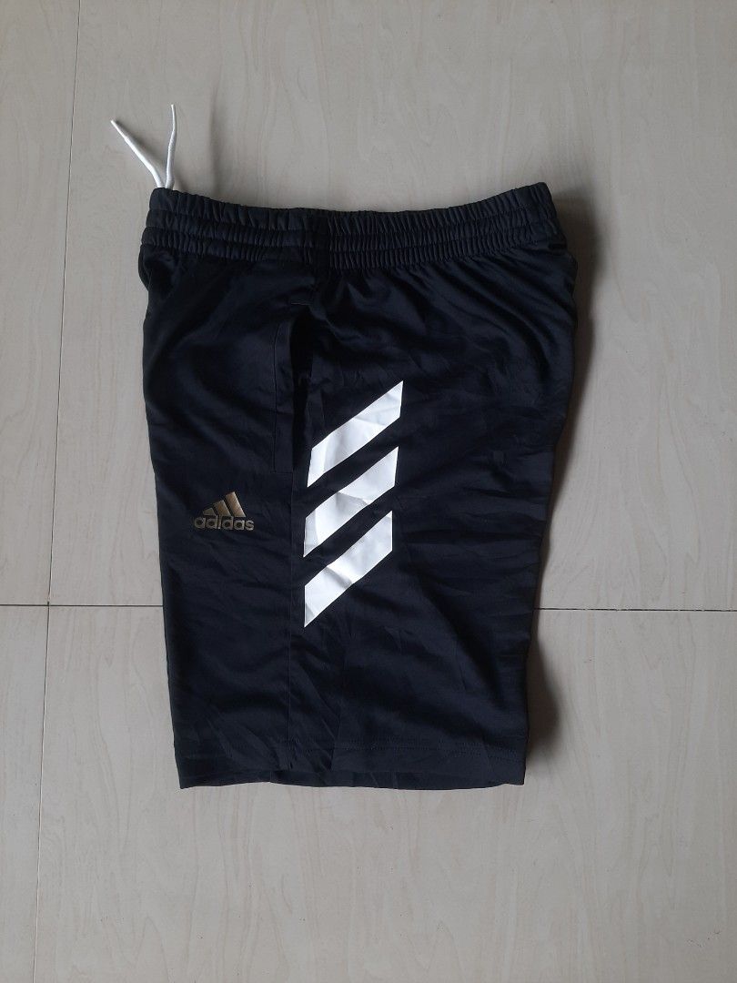 Adidas short (Category: Shorts) located in Himamaylan. Submitted by thriftsouth6108 (Listing ID 1460037293, Image 1). Description: Adi short Size: 26-29 (xs-small to adult) Length: 16.5 Excellent to new condition Nasa pic details small stain sa paint.