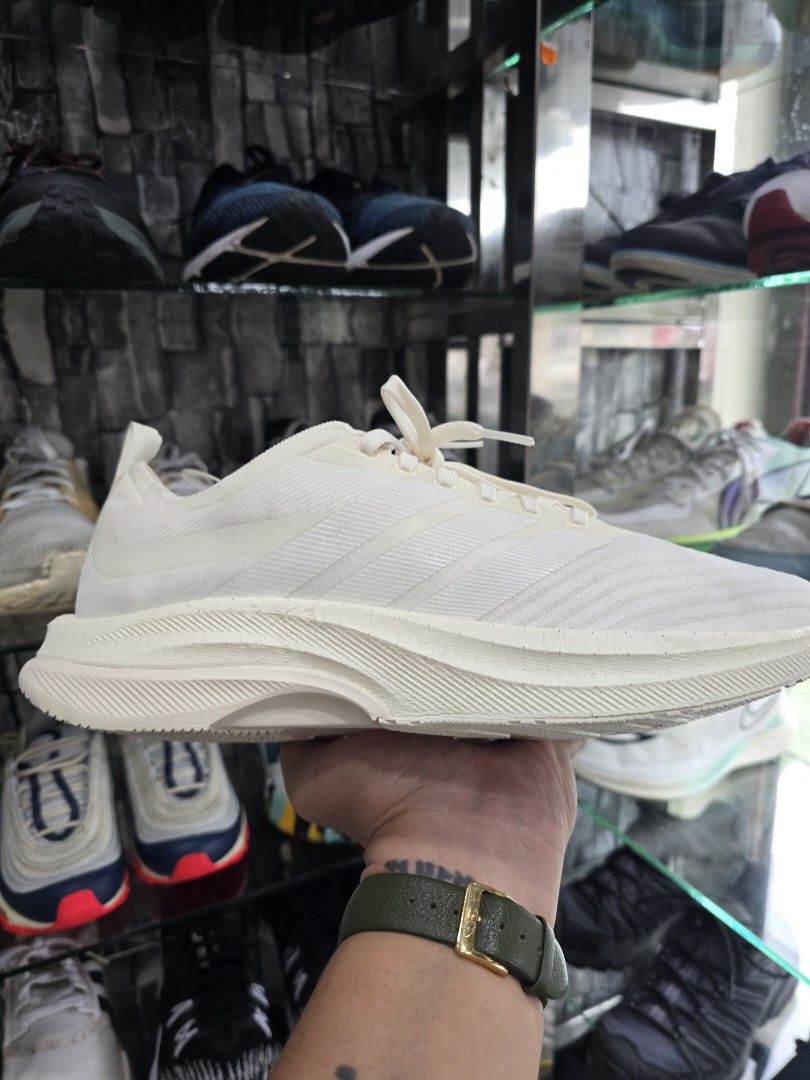 Adidas Supernova Rise 2 (Category: Sneakers) located in Iba. Submitted by conditionexcellente (Listing ID 1459963318, Image 1). Description: - White Adidas Running Shoes - Size: US 10 (UK 9.5, EU 44, JP 280) - Condition: Good, worn only a few times - Reason for Selling: Upgraded to a new pair - Perfect for your next run!.