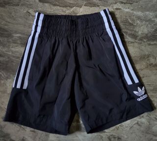 (Category: ) located in . Submitted by amorhesthrift (Listing ID 1459950289, Image 1). Description: .