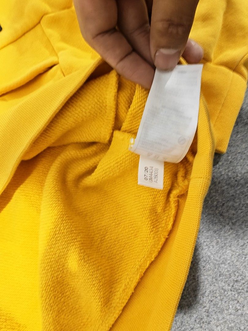 Adidas Yellow Hoodie (Category: Hoodies) located in Baguio. Submitted by goku_doggo (Listing ID 1460003718, Image 2). Description: Yellow Adidas hoodie. Features the classic three stripes on the sleeves. A green lining inside the hood. Size XL. Made from 100% cotton. .