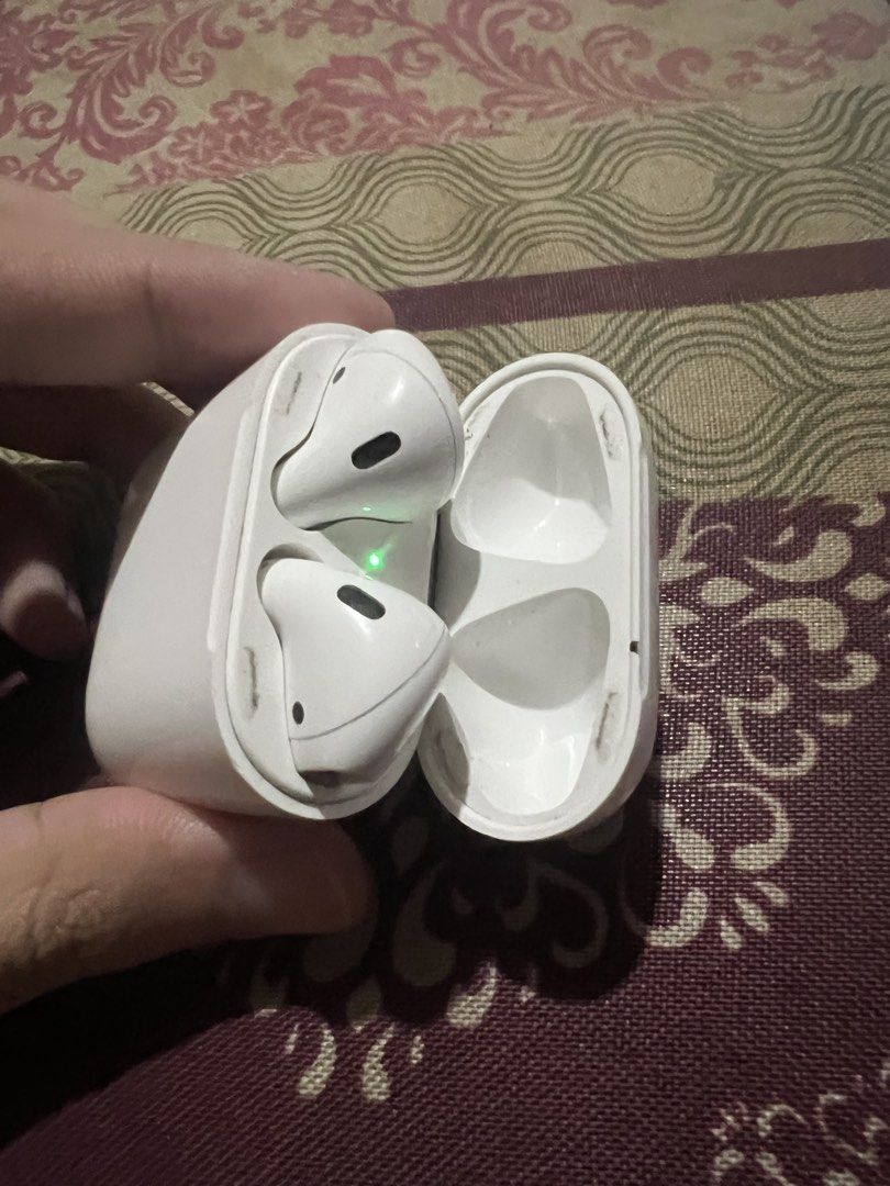 Airpods Gen 1 (Category: Earphones) located in Antipolo. Submitted by wndr.archive (Listing ID 1459938188, Image 2). Description: Original Airpods Gen 1 Well used As is no box comes only with a free case.