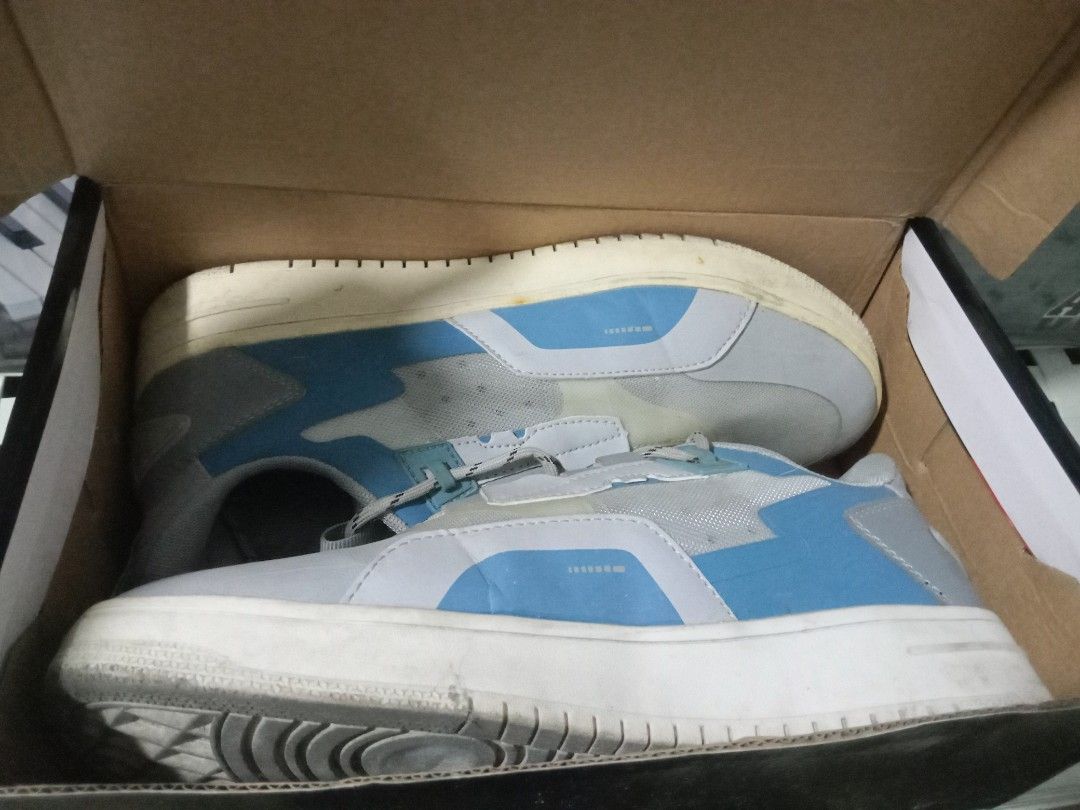 AIRWALK , JUST USED 4 TIMES THEN KEEP (Category: Sneakers) located in Bulacan. Submitted by dyazpuzhpley021577r (Listing ID 1459909669, Image 3). Description: never n nagagamit nakatambak lng s bodega open for pick up and shipp gcash only for payment !!.