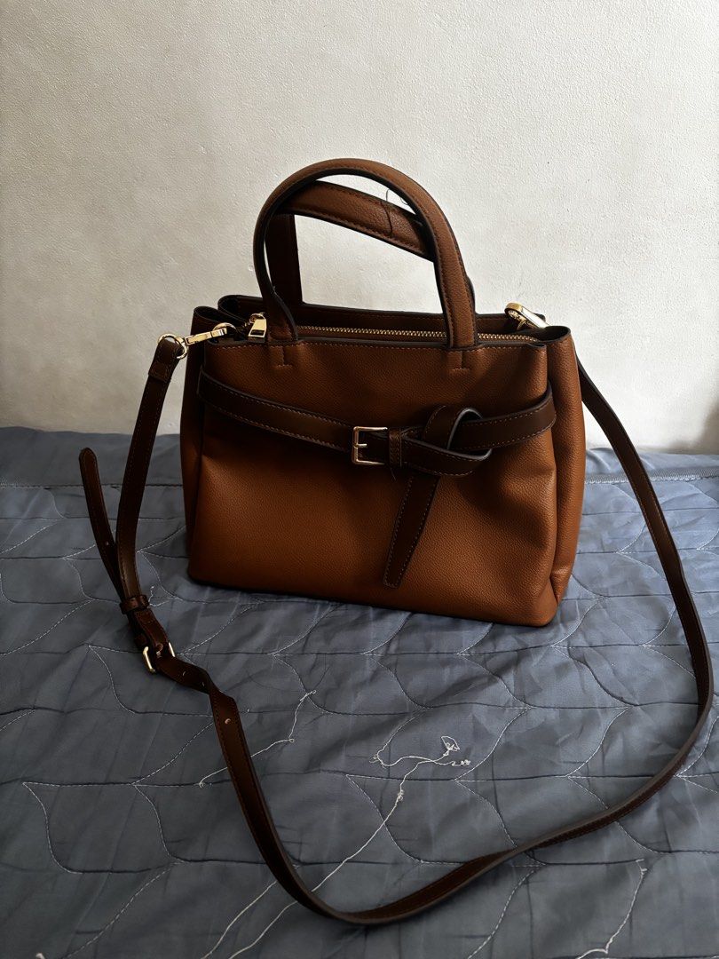 Aldo Sling Bag (Category: Cross-body Bags) located in Manila. Submitted by declutter_byjaq (Listing ID 1459946627, Image 1). Description: Aldo Sling Bag In excellent condition Used for 2-3weeks only Bought at Aldo Rob Manila RFS: Needs cash.