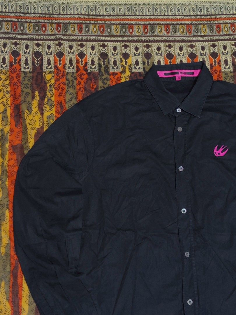 Alexander McQueen MCQ minimalist logo Button down shirt (Category: Luxury Apparel) located in Baguio. Submitted by damit_pang_tao (Listing ID 1460092463, Image 2). Description: Alexander McQueen minimalist logo button down shirt Size on tag: IT 38 (XS) men Dimensions: L28xW21xS25 Condition: excellent 9/10 (no hidden issues) Disclaimer: Damit Pang Tao is not affiliated or connected to the brand mentioned above or any posts this account will genera