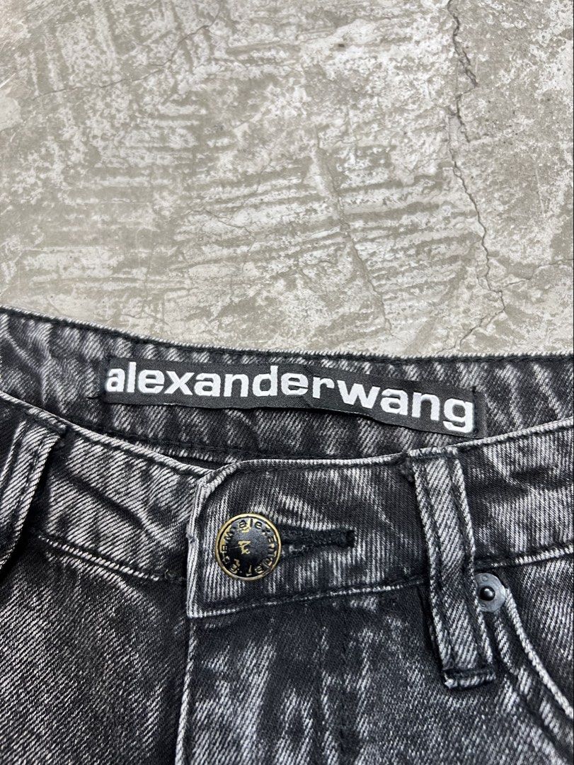 Alexander Wang Black Washed Mini Shorts for Womens (Category: Luxury Apparel) located in Manila. Submitted by thriftpoint99 (Listing ID 1459934951, Image 3). Description: 28x12.5x11.5 No issue Excellent condition.