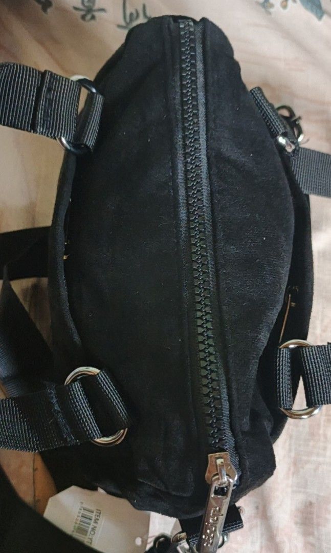 Alo small size (Category: Cross-body Bags) located in Las Pinas. Submitted by anne01515 (Listing ID 1459930665, Image 2). Description: kasya cellphone, 3 compartment. suede material..