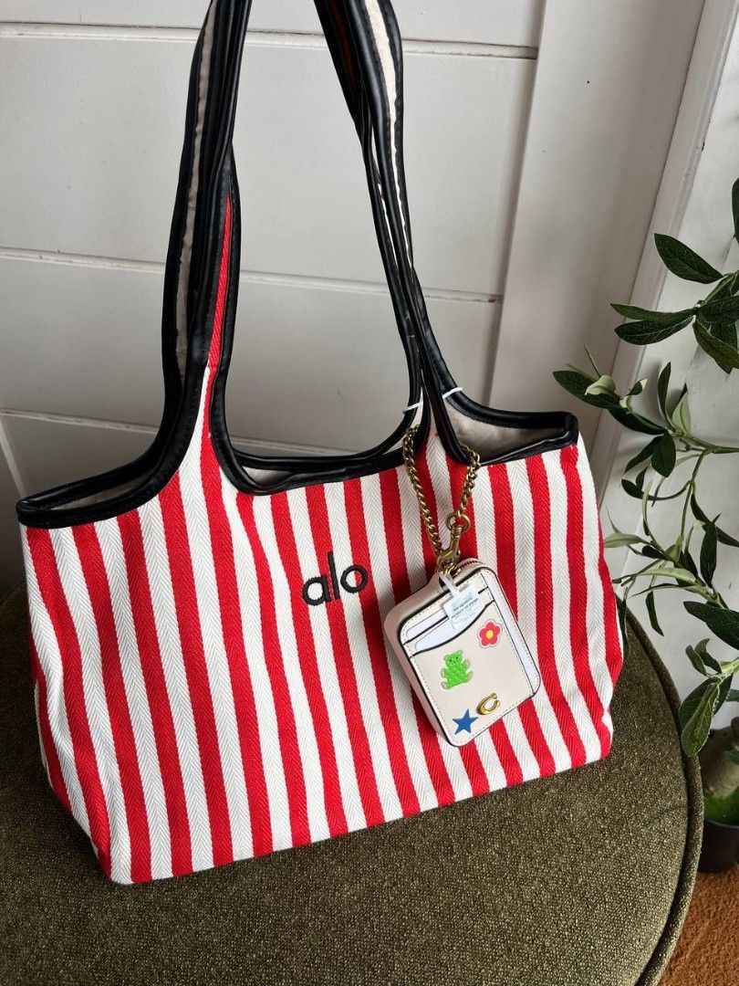 Alo Totebag (Category: Tote Bags) located in Bulacan. Submitted by sssssage (Listing ID 1459985430, Image 3). Description: New Alo Canvas ☁️ ₱750.