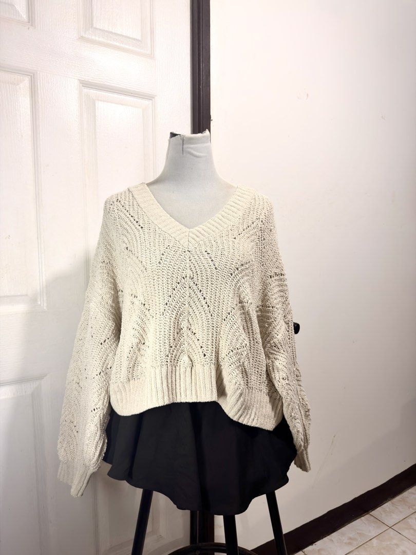 American Eagle Cream Crochet V-Neck Sweater (Size Small) (Category: Coats, Jackets and Outerwear) located in Baguio. Submitted by crlljms_selection (Listing ID 1459996138, Image 1). Description: Description: Brand: American Eagle Color: Cream / Off-White Size: Small (S/P/CH) Style: V-neck long-sleeve knit sweater with an open crochet pattern Fit: Relaxed, slightly cropped fit with ribbed cuffs and hem Condition: Pre-owned, good condition.