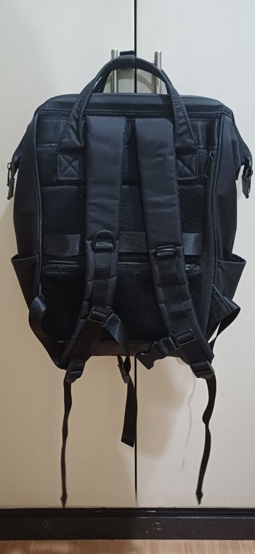 Anello Backpack Black (Category: Backpacks) located in Antipolo. Submitted by cone0812 (Listing ID 1460082065, Image 2). Description: - Classic black Anello backpack - Bright yellow inner pockets for organization - Comfortable padded shoulder straps - Includes a carabiner clip -orig price 5,300.