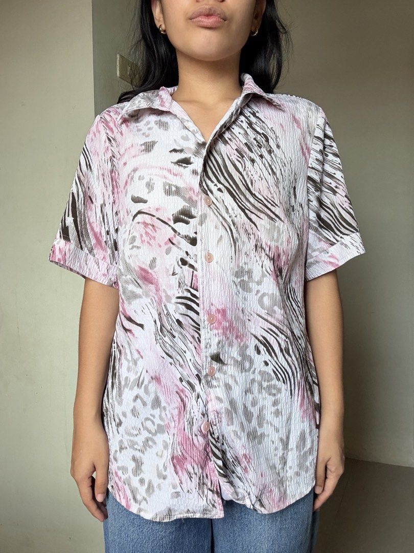 Animal Pattern Polo Shirt (Category: Tshirts & Polo Shirts ) located in Naga. Submitted by yzzzh (Listing ID 1460009048, Image 1). Description: L on tag thick fabric but not hot.