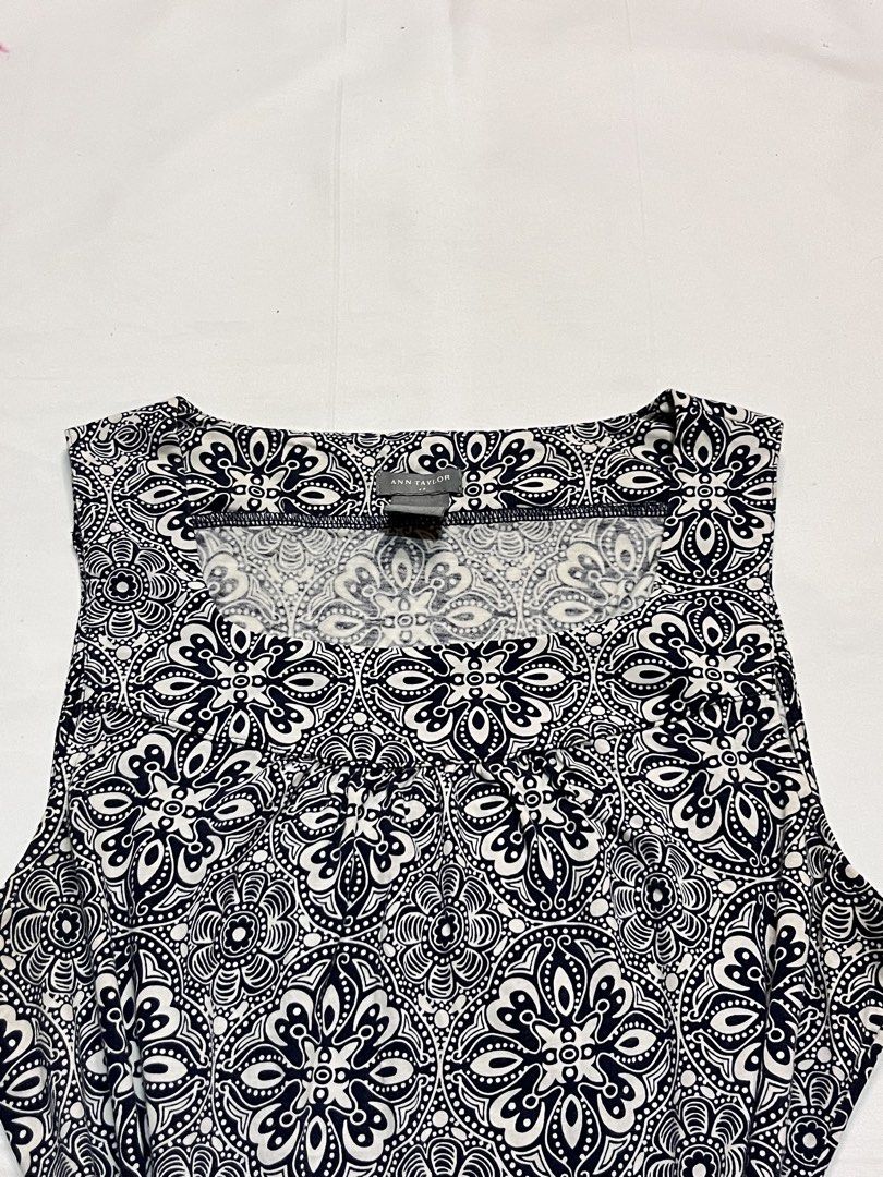 Ann taylor square neck paisley top (Category: Sleeveless) located in Santa Rosa. Submitted by spanishlattelxver (Listing ID 1460099421, Image 3). Description: ⋆ 𝒷𝓇𝒶𝓃𝒹 : Ann taylor ⋆ 𝓈𝒾𝓏𝑒 : xs-semi m ⋆ 𝒻𝓁𝒶𝓌𝓈 : none 𓏲ּ𝄢 𝒹𝑒𝓉𝒶𝒾𝓁𝓈 : navy blue paisley top ⋆˚꩜｡ 𝒎𝒊𝒏𝒆 : ₱139.