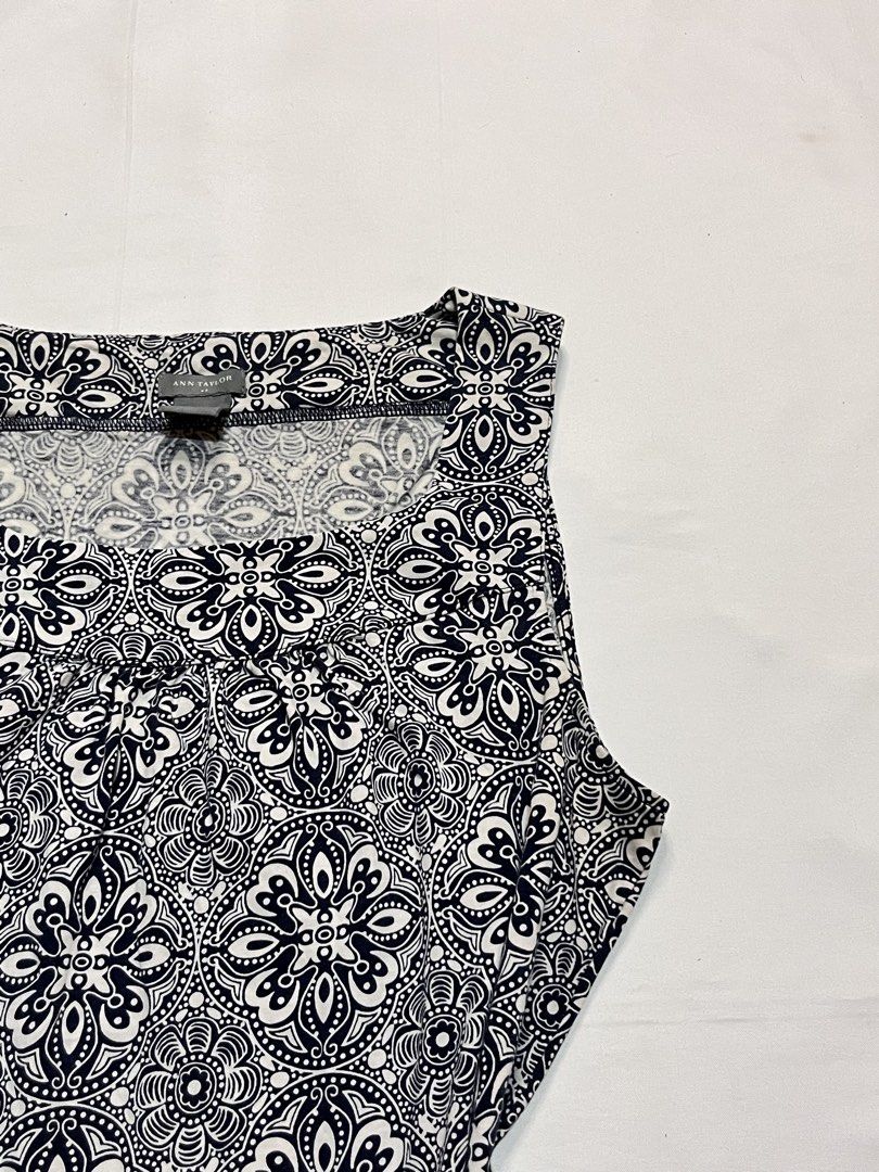 Ann taylor square neck paisley top (Category: Sleeveless) located in Santa Rosa. Submitted by spanishlattelxver (Listing ID 1460099421, Image 2). Description: ⋆ 𝒷𝓇𝒶𝓃𝒹 : Ann taylor ⋆ 𝓈𝒾𝓏𝑒 : xs-semi m ⋆ 𝒻𝓁𝒶𝓌𝓈 : none 𓏲ּ𝄢 𝒹𝑒𝓉𝒶𝒾𝓁𝓈 : navy blue paisley top ⋆˚꩜｡ 𝒎𝒊𝒏𝒆 : ₱139.