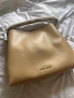 (Category: ) located in . Submitted by closetbymint (Listing ID 1459925705, Image 1). Description: .