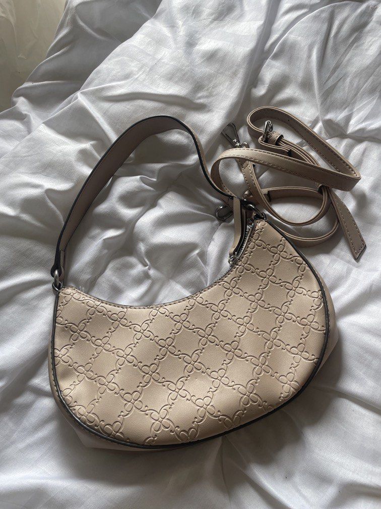 Anne klein shoulder bag crossbody bag (Category: Shoulder Bags) located in Dinalupihan. Submitted by closetbymint (Listing ID 1459918205, Image 3). Description: Name your Discount price for stain .
