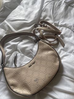(Category: ) located in . Submitted by closetbymint (Listing ID 1459918205, Image 1). Description: .