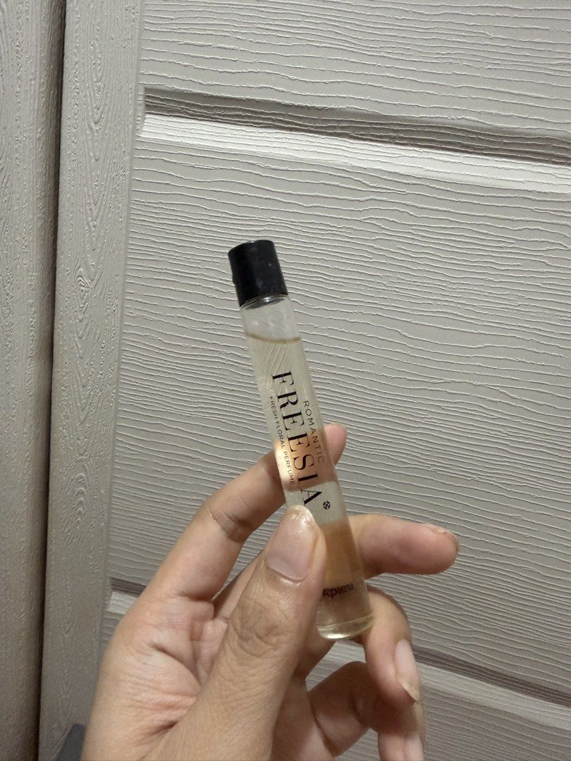 A'pieu Romantic Freesia Eau de Parfum Sample (Category: Fragrance & Deodorants) located in Davao. Submitted by fabdeclutter (Listing ID 1460081166, Image 2). Description: - A'pieu Freesia Eau de Parfum sample - Romantic floral fragrance - Convenient rollerball size - Approximately half full - Ideal for travel or testing the scent.